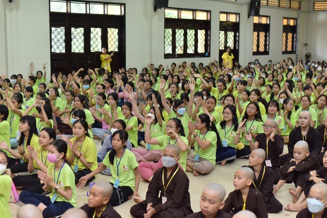 The second day of Temporary ordination retreat for Children in Summer