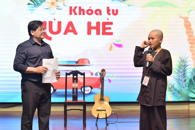 The second day of Temporary ordination retreat for Children in Summer