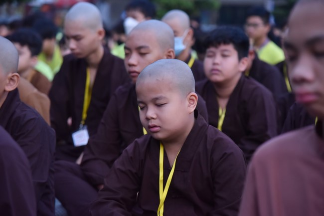 The second day of Temporary ordination retreat for Children in Summer