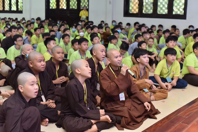 The second day of Temporary ordination retreat for Children in Summer