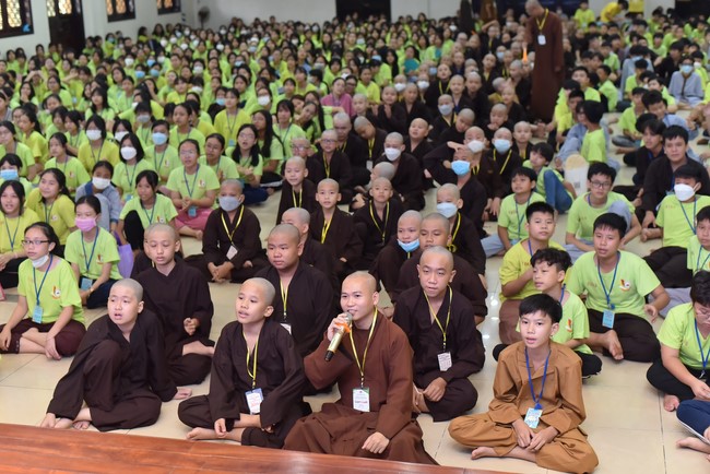 The second day of Temporary ordination retreat for Children in Summer