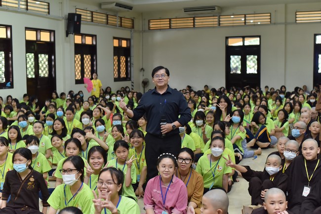 The second day of Temporary ordination retreat for Children in Summer