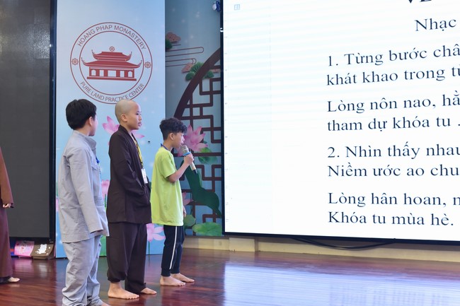 The second day of Temporary ordination retreat for Children in Summer