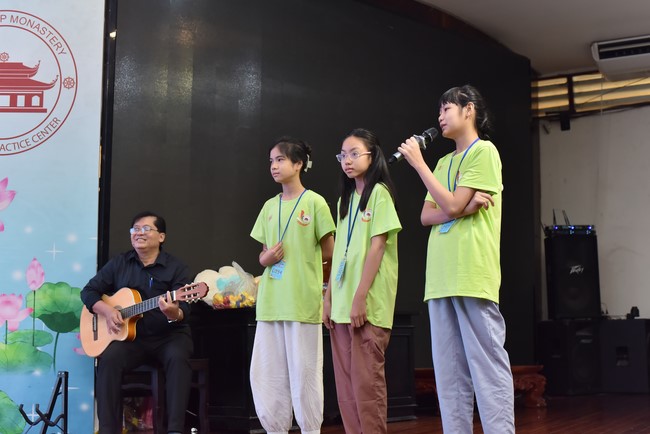 The second day of Temporary ordination retreat for Children in Summer