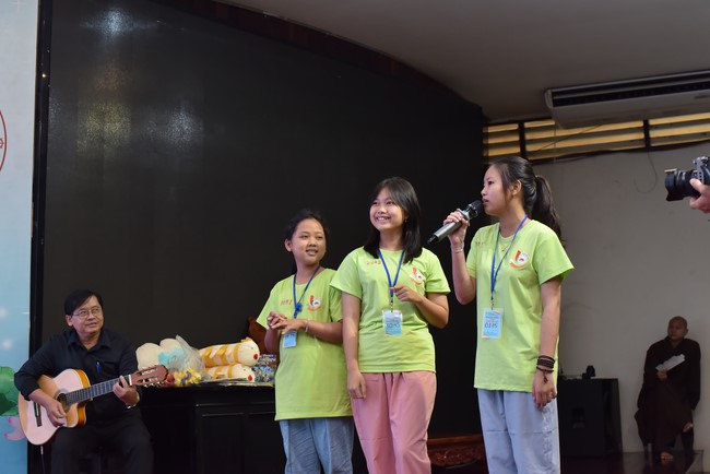 The second day of Temporary ordination retreat for Children in Summer