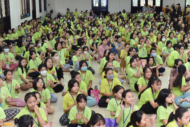 The second day of Temporary ordination retreat for Children in Summer