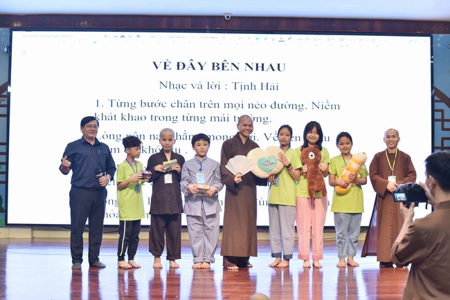 The second day of Temporary ordination retreat for Children in Summer