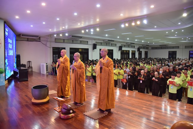 The second day of Temporary ordination retreat for Children in Summer