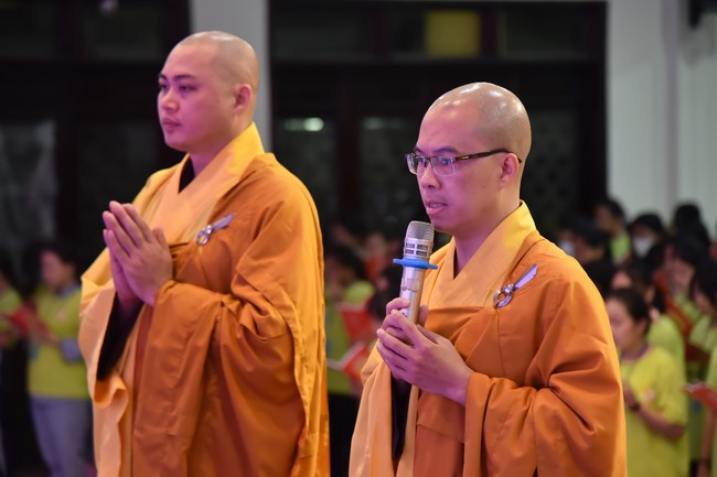 The second day of Temporary ordination retreat for Children in Summer