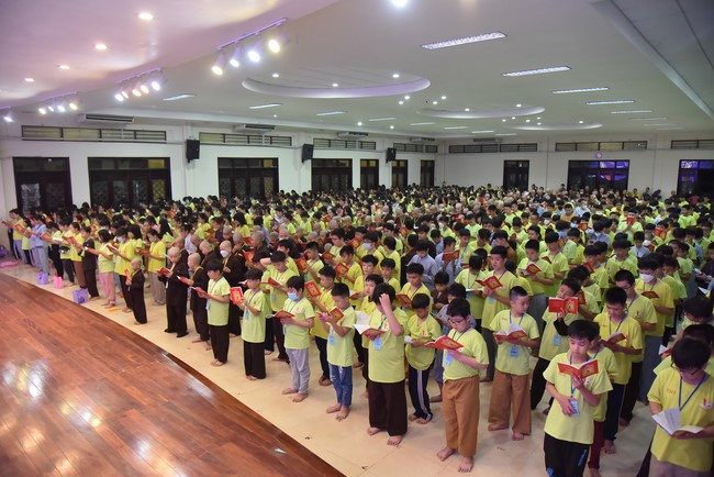 The second day of Temporary ordination retreat for Children in Summer