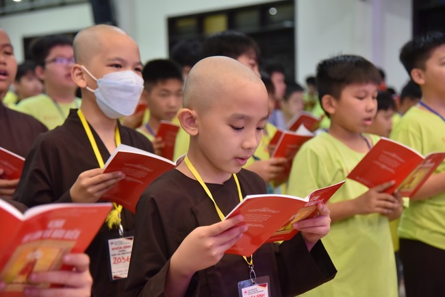 The second day of Temporary ordination retreat for Children in Summer