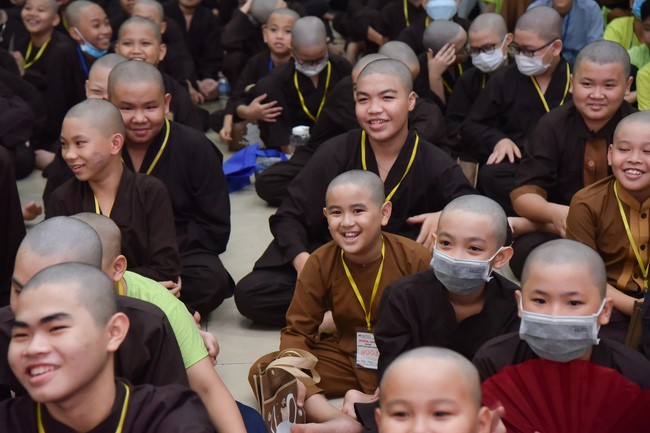 The third day of Temporary ordination retreat for Children in Summer