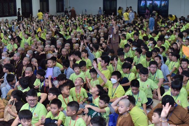 The third day of Temporary ordination retreat for Children in Summer