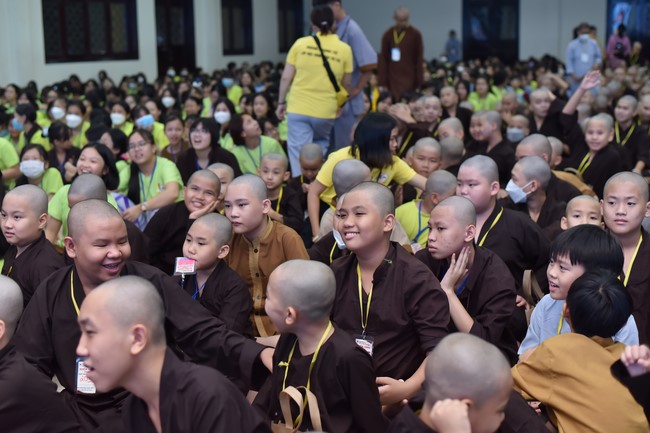 The third day of Temporary ordination retreat for Children in Summer