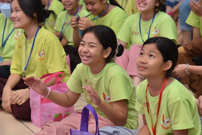 The third day of Temporary ordination retreat for Children in Summer