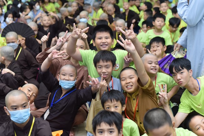 The third day of Temporary ordination retreat for Children in Summer