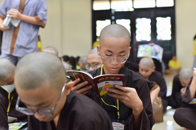 The third day of Temporary ordination retreat for Children in Summer