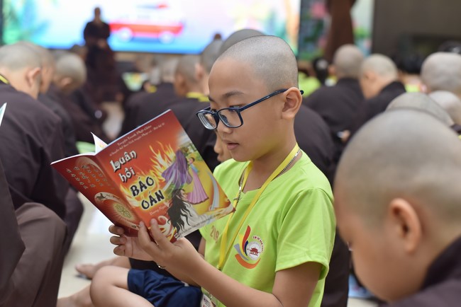 The third day of Temporary ordination retreat for Children in Summer