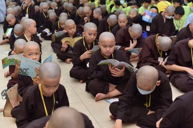 The third day of Temporary ordination retreat for Children in Summer