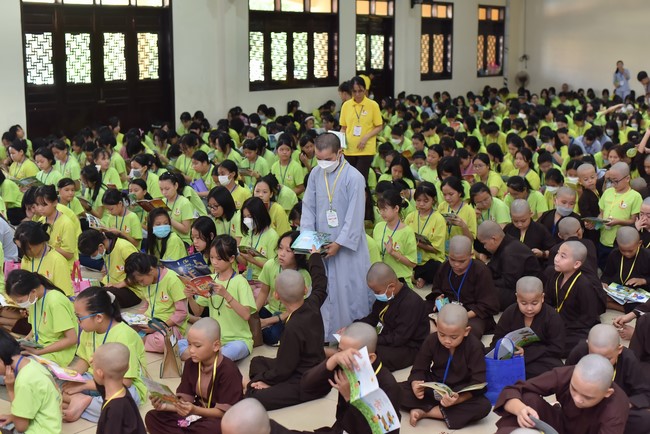 The third day of Temporary ordination retreat for Children in Summer