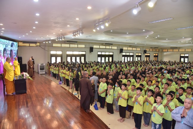 The third day of Temporary ordination retreat for Children in Summer