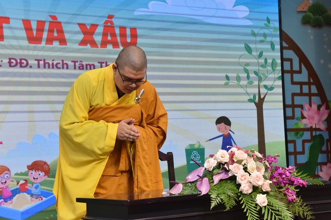 The third day of Temporary ordination retreat for Children in Summer