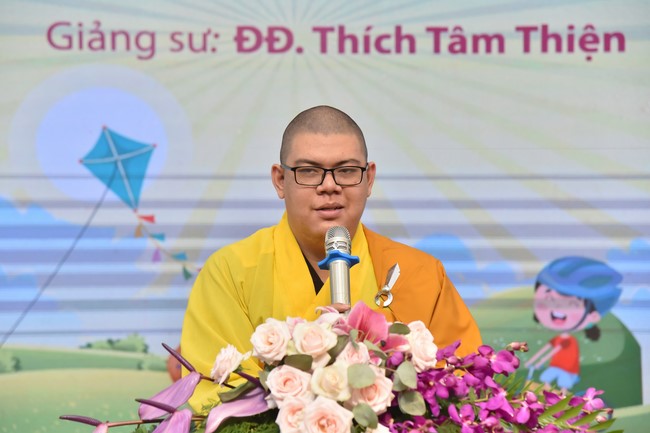 The third day of Temporary ordination retreat for Children in Summer