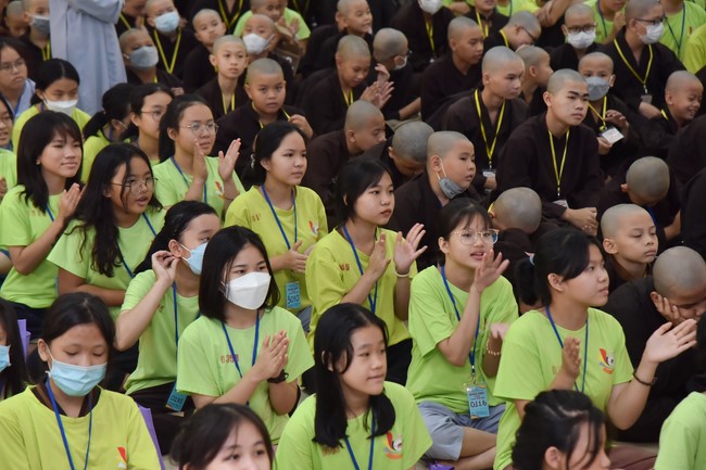 The third day of Temporary ordination retreat for Children in Summer