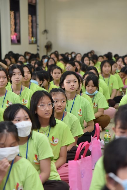 The third day of Temporary ordination retreat for Children in Summer