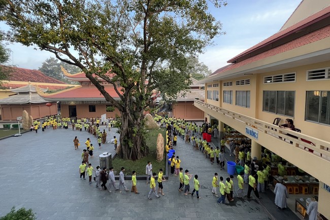 The third day of Temporary ordination retreat for Children in Summer