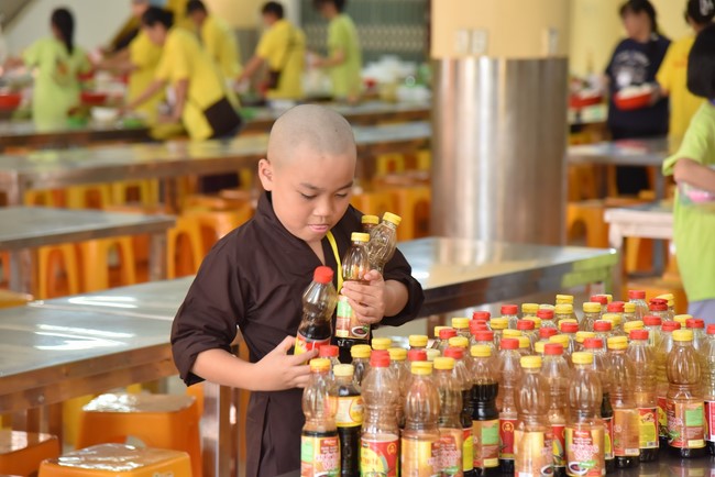 The third day of Temporary ordination retreat for Children in Summer