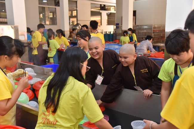 The third day of Temporary ordination retreat for Children in Summer