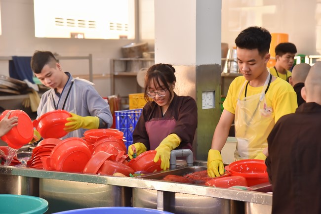 The third day of Temporary ordination retreat for Children in Summer