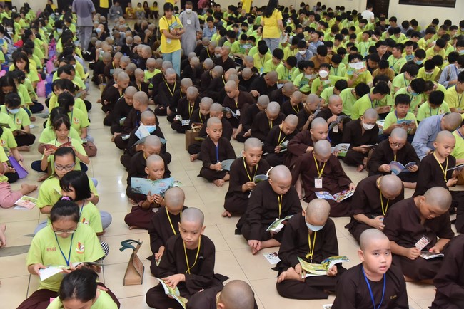 The third day of Temporary ordination retreat for Children in Summer