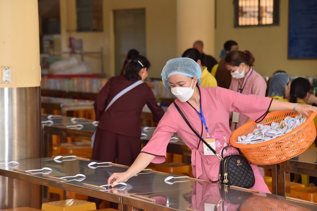 The third day of Temporary ordination retreat for Children in Summer