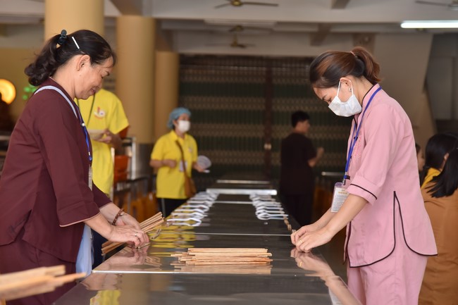 The third day of Temporary ordination retreat for Children in Summer