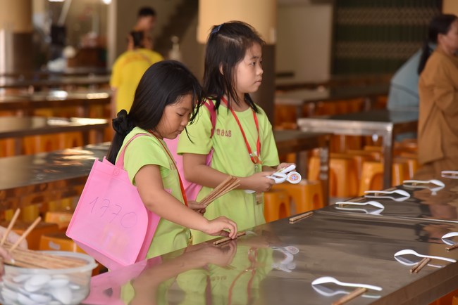 The third day of Temporary ordination retreat for Children in Summer