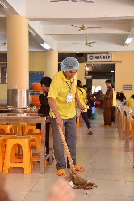 The third day of Temporary ordination retreat for Children in Summer