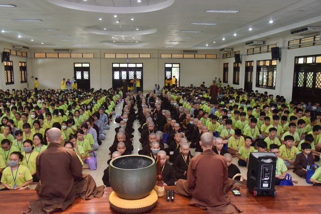 The third day of Temporary ordination retreat for Children in Summer