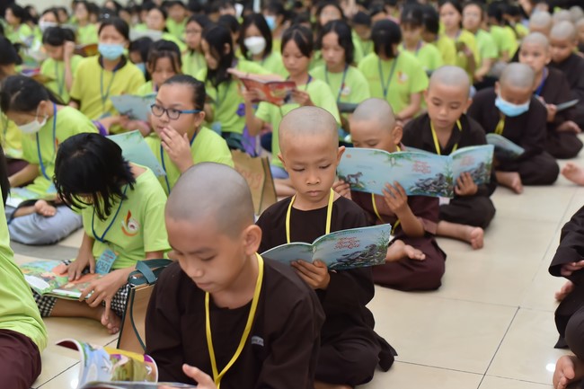 The third day of Temporary ordination retreat for Children in Summer