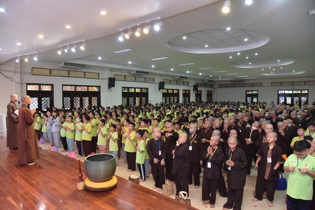 The third day of Temporary ordination retreat for Children in Summer