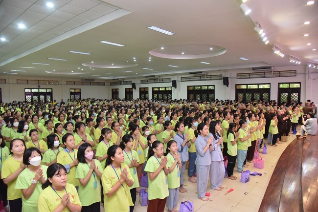 The third day of Temporary ordination retreat for Children in Summer