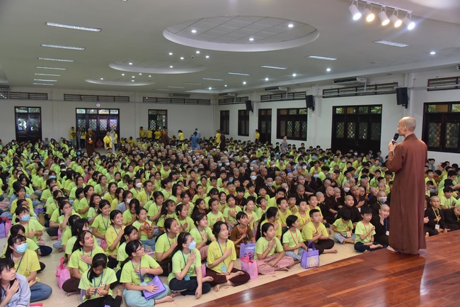 The third day of Temporary ordination retreat for Children in Summer