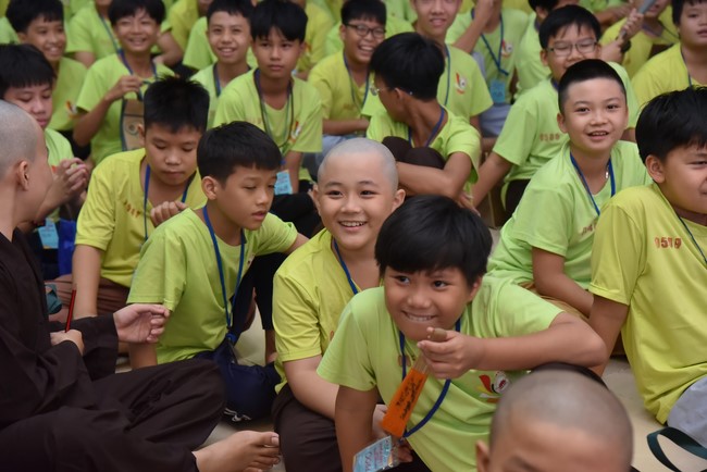 The third day of Temporary ordination retreat for Children in Summer