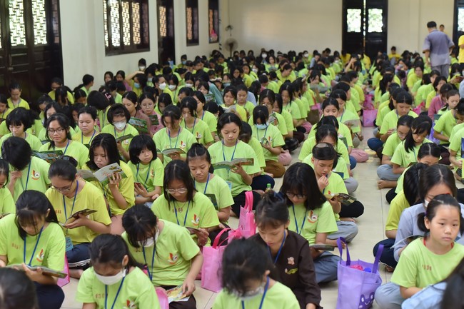 The third day of Temporary ordination retreat for Children in Summer