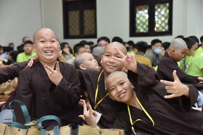 The third day of Temporary ordination retreat for Children in Summer