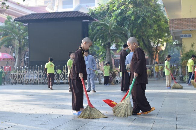 The fourth day of Temporary ordination retreat for Children in Summer