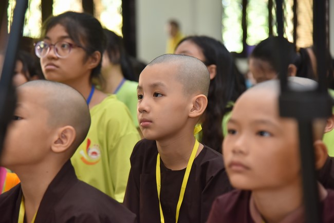 The fourth day of Temporary ordination retreat for Children in Summer