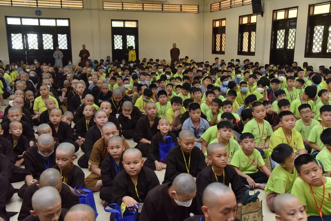 The fourth day of Temporary ordination retreat for Children in Summer