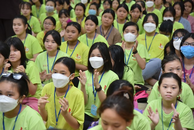 The fourth day of Temporary ordination retreat for Children in Summer